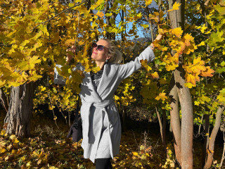 VersauteSexyLady - Hallöchen. :-)

Mein Name ist Margaret. Ich bin 39 Jahre alt und schon geil. Ich liebe es, neue Leute kennen zu lernen und mit ihnen Spass zu haben.

Gerne chatte ich, zeige mich vor der Cam und drehe Clips. Ich bin offen für neue Abenteuer :-) 

Ich warte auf Dich. Küsschen